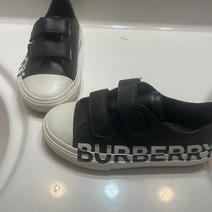 Burberry little girl shoe